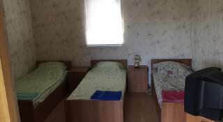 Гостиница Гостевой дом «Маризель» Севастополь Стандартный трехместный номер-8