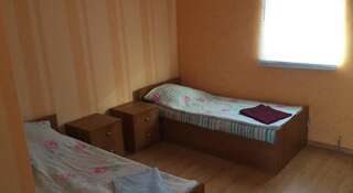 Гостиница Гостевой дом «Маризель» Севастополь Стандартный двухместный номер с 2 отдельными кроватями-8